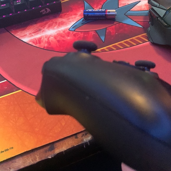 i'm selling this xbox 1 series x controller i've got 2 - Picture 4 of 4